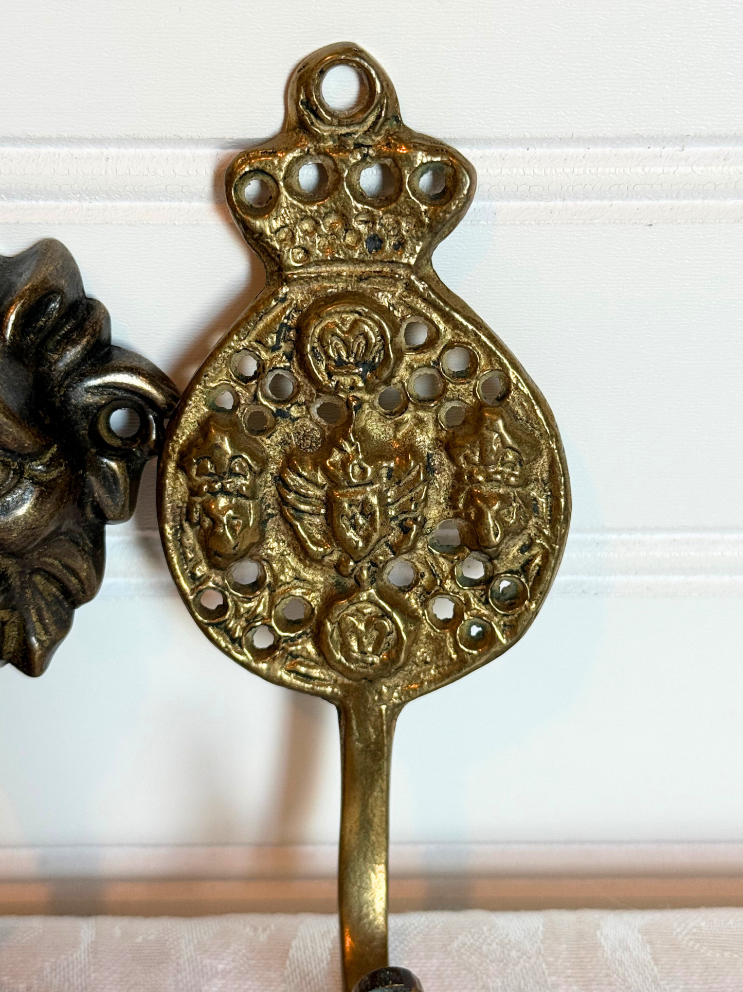 Crown & Lions Wall Hook