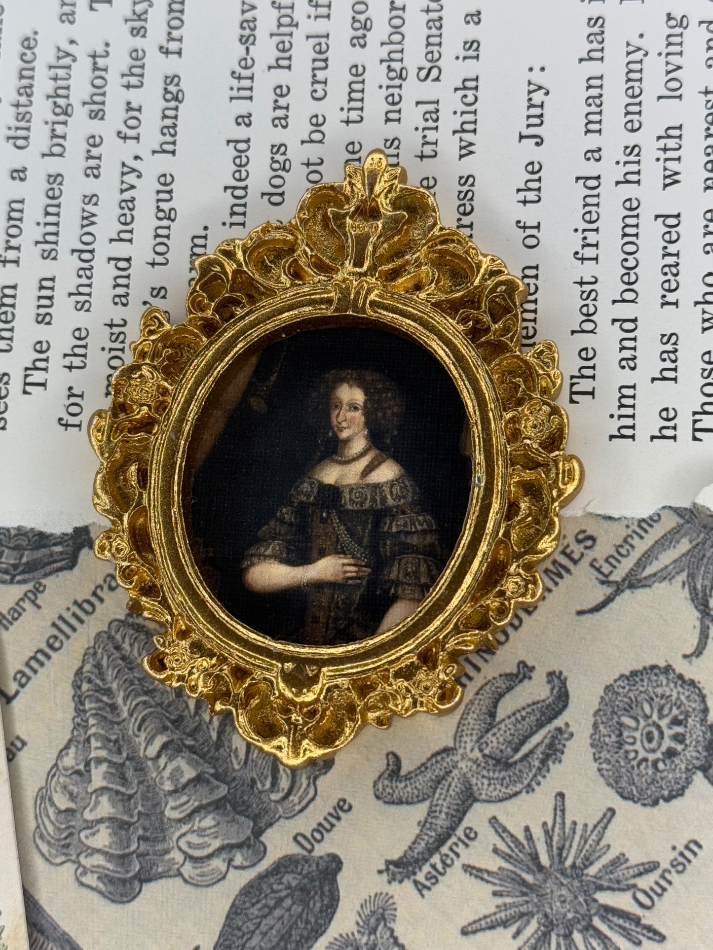Mini Eleonore Magdalen Magnet