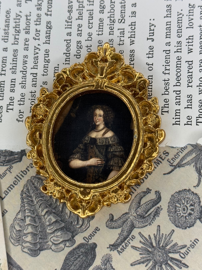 Mini Eleonore Magdalen Magnet