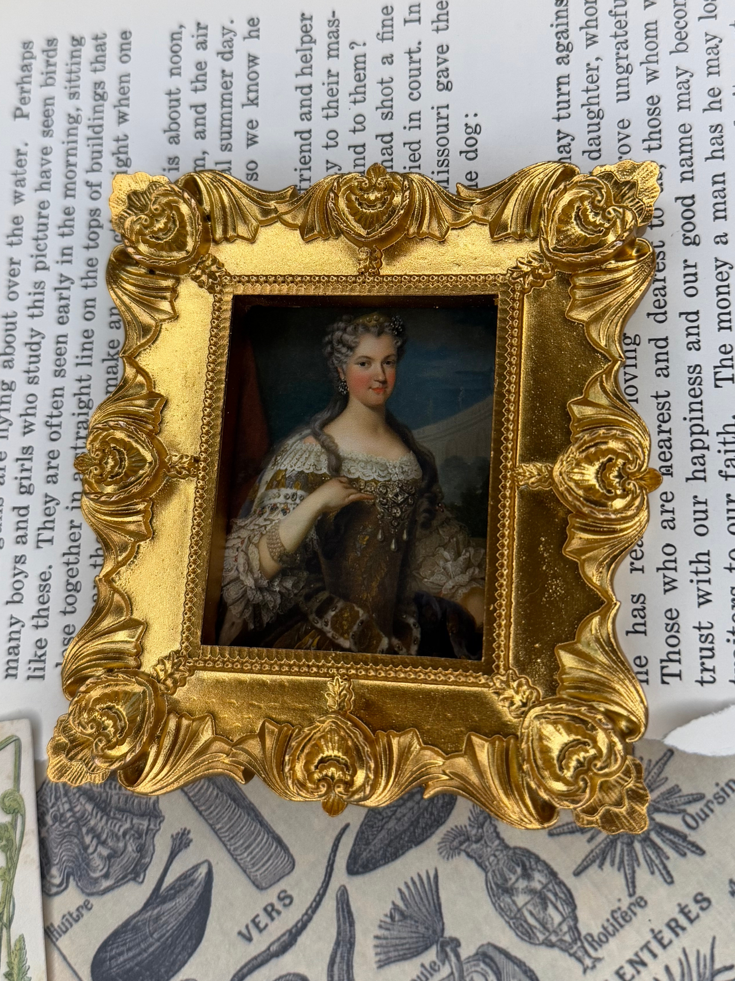 Small Queen of France Magnet