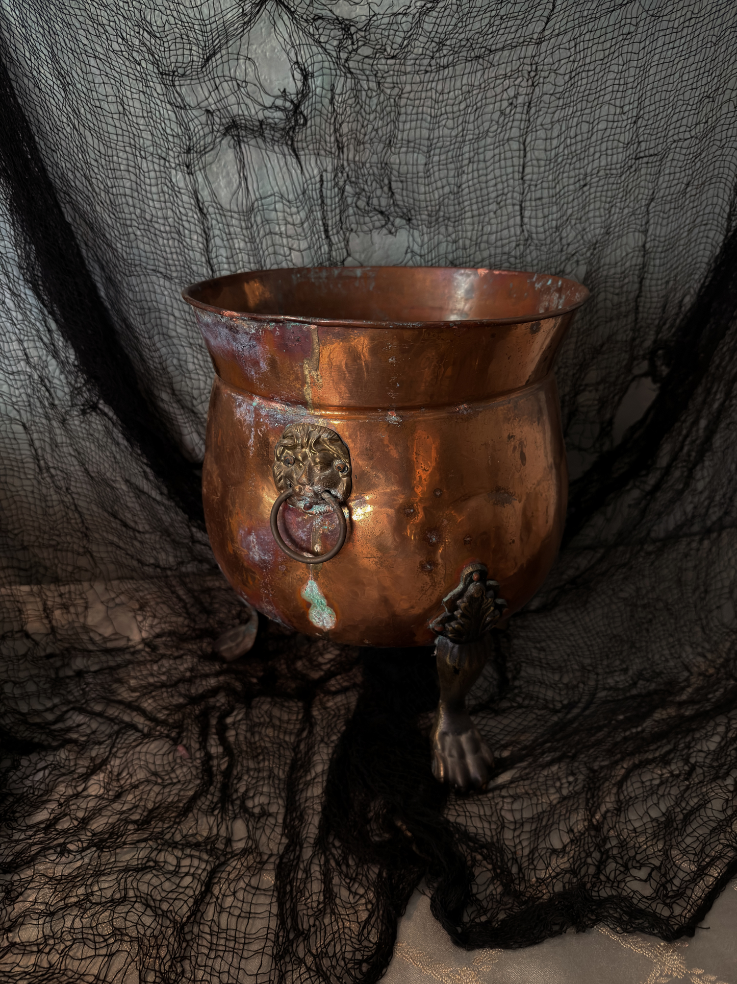 Copper Lion Planter