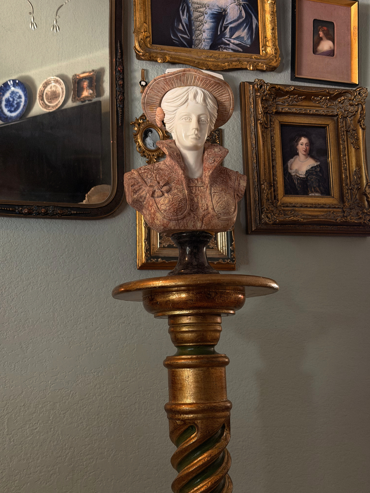 Green & Gold Italian Florentine Pedestal
