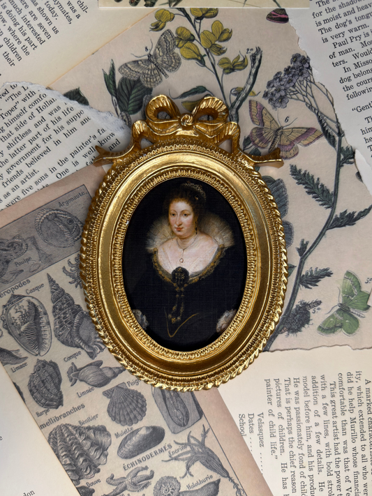 Small Countess of Arundel Magnet