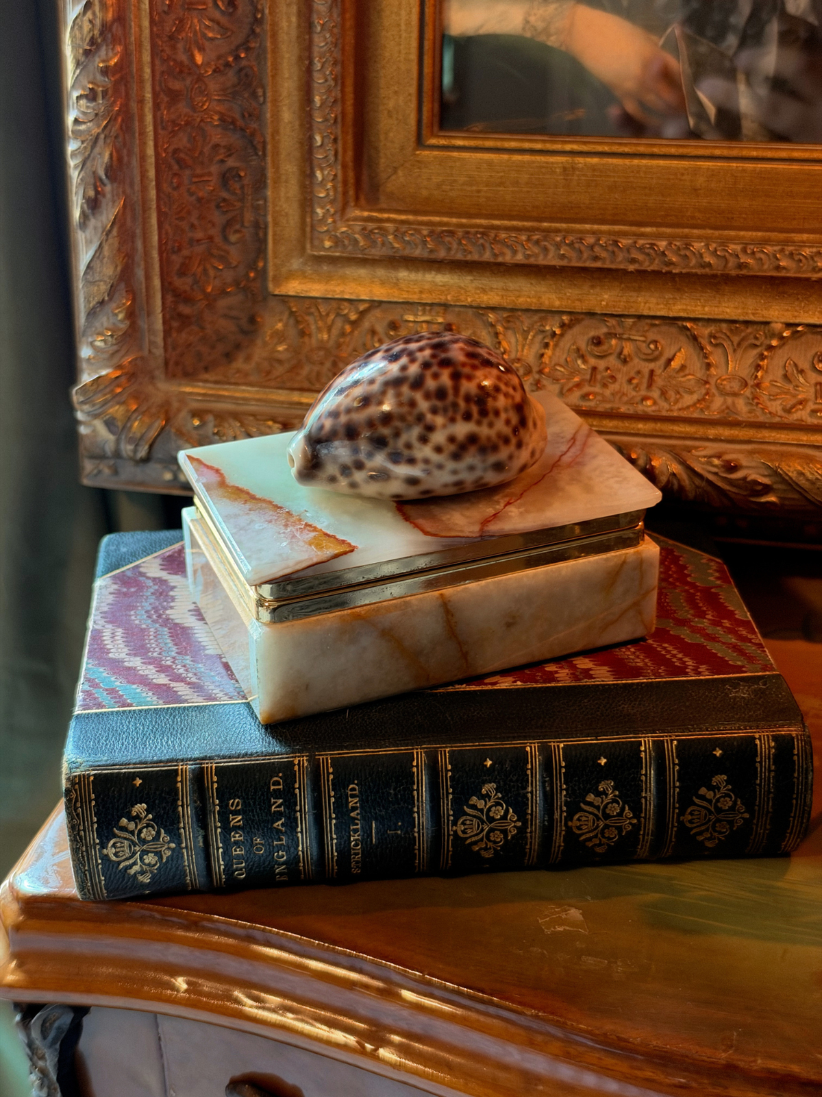 Onyx Lidded Trinket Box