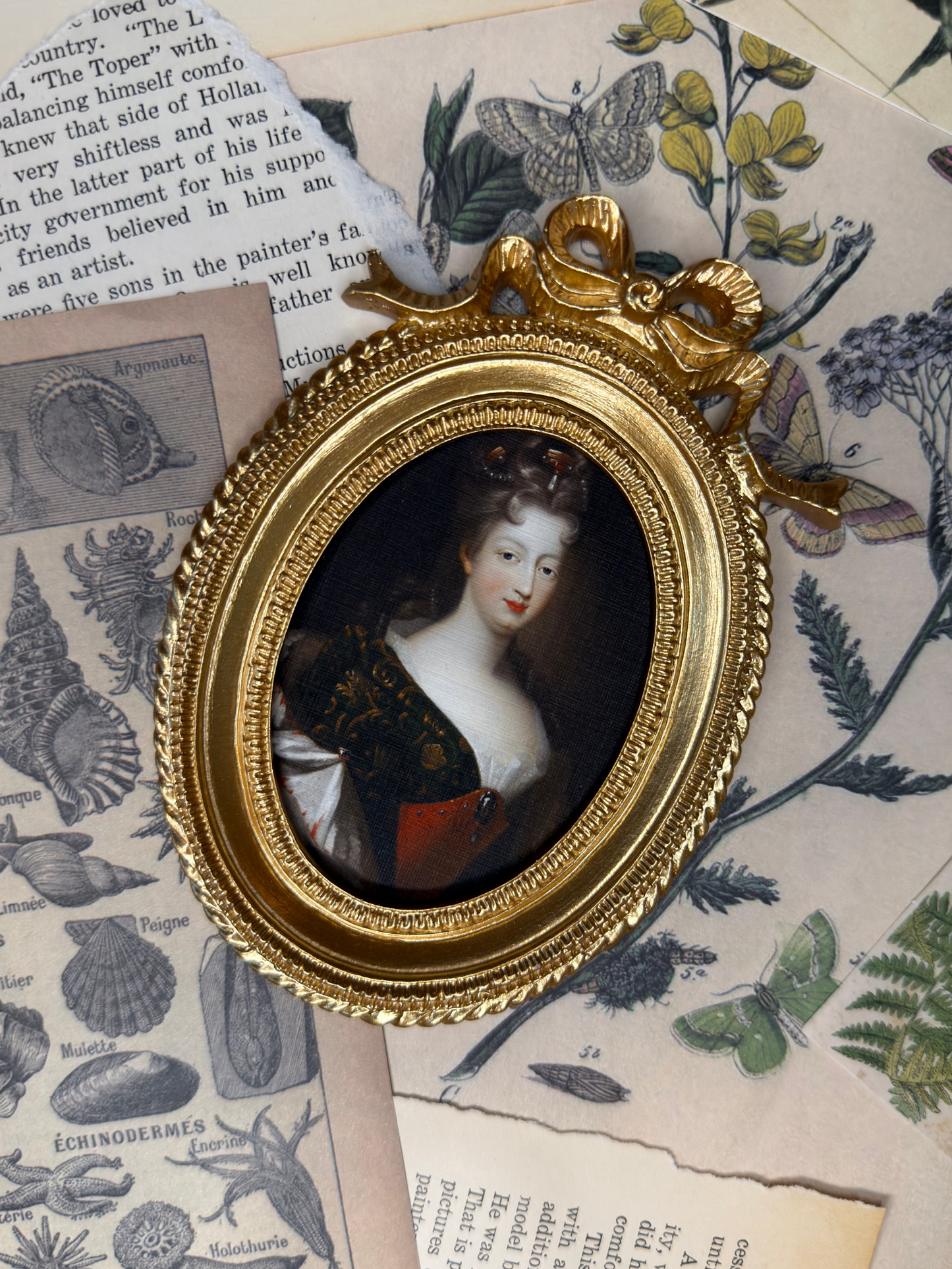 Small Queen Caroline Magnet