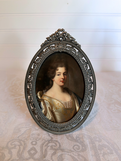 Silver Metal Ornate Oval Frames