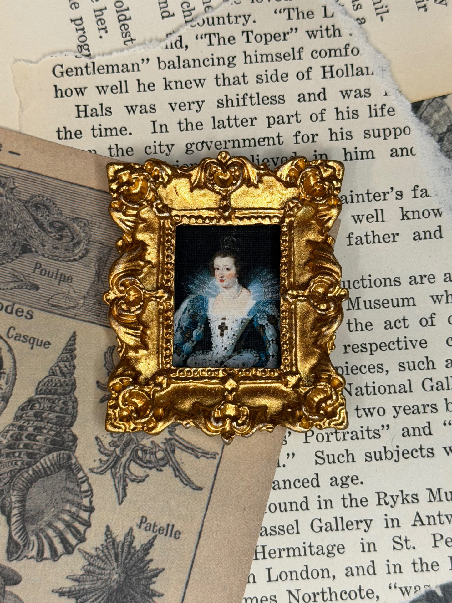 Mini Anne of Austria Magnet