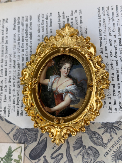 Small Lady as Diana Magnet