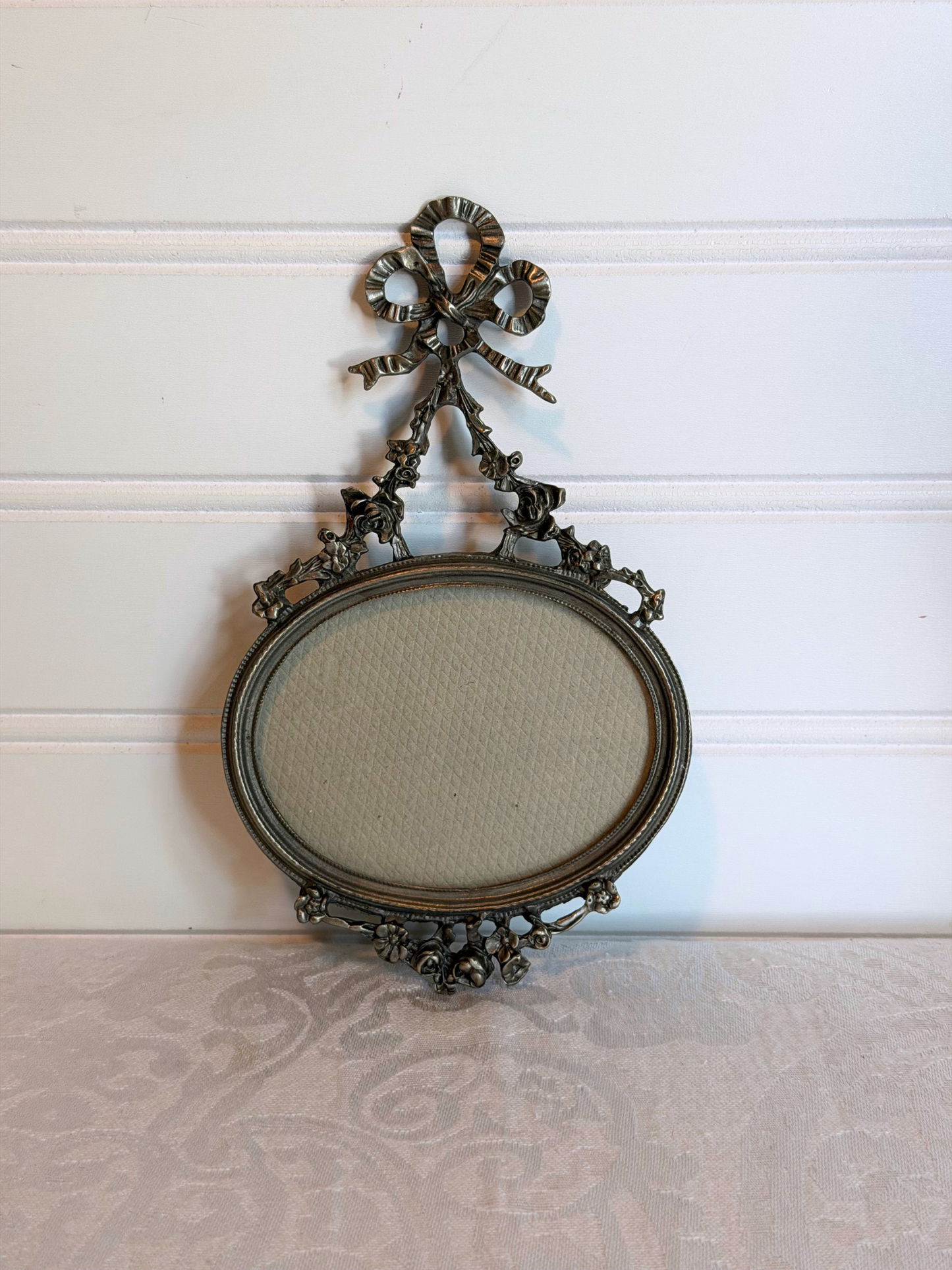 Silver Metal Bow Frame