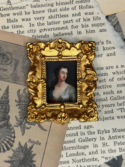 Mini Elizabeth Churchill Magnet