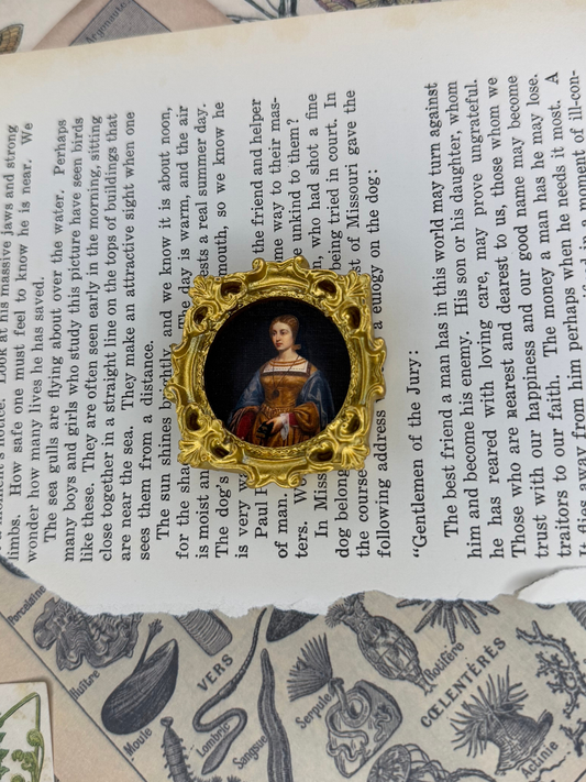 Mini Elizabeth Magnet