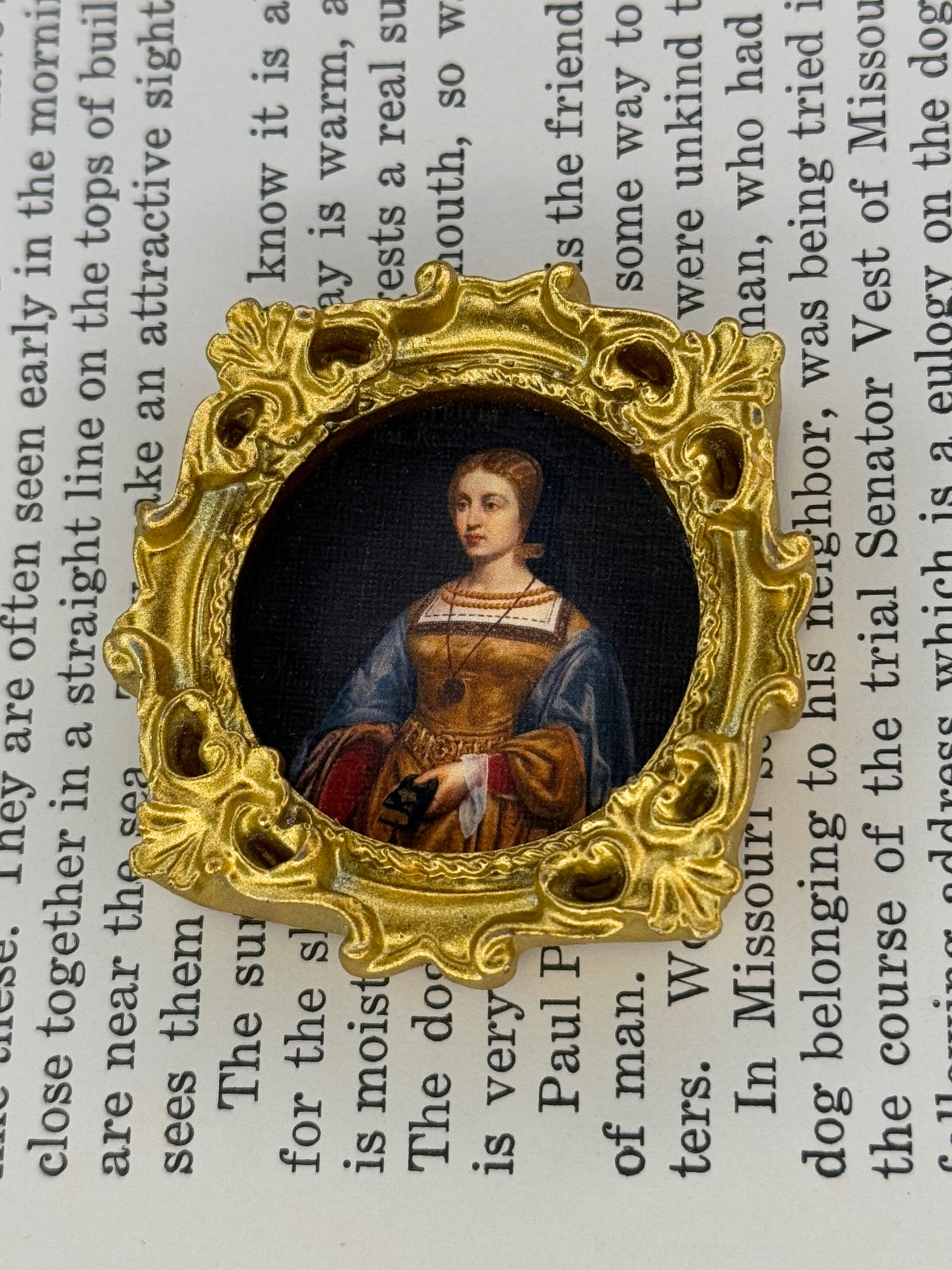 Mini Elizabeth Magnet