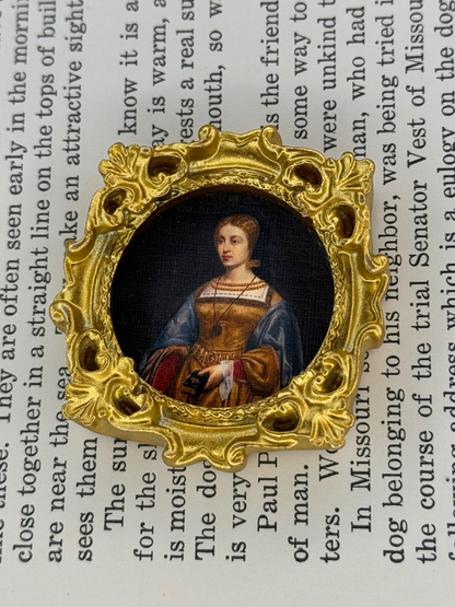 Mini Elizabeth Magnet