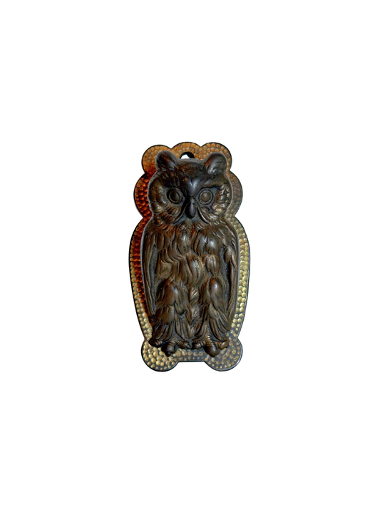 owl paper clip on white background 