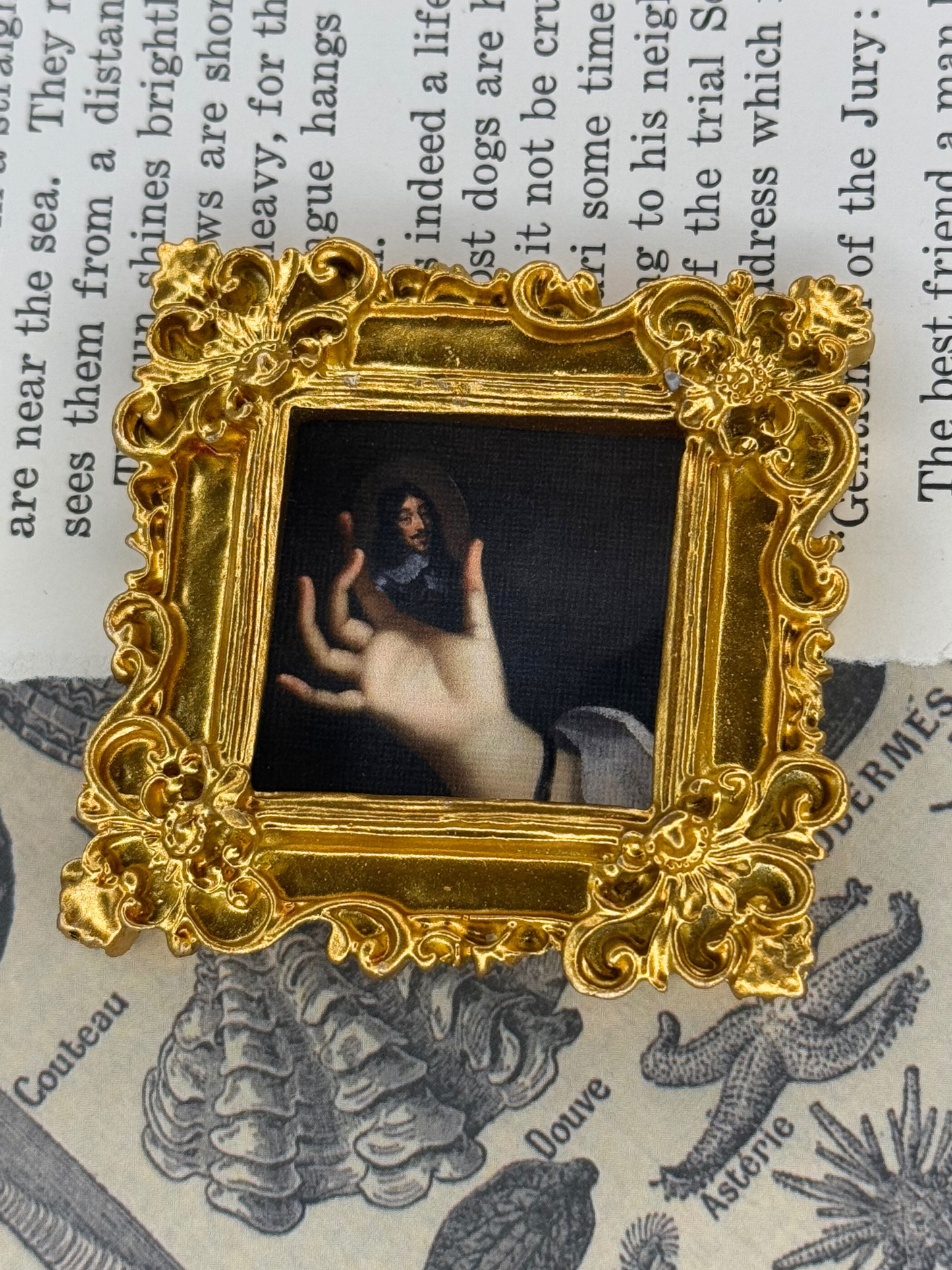Mini Holding Portrait Magnet